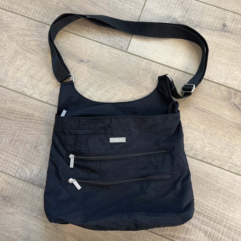 Baggallini Crossbody Purse Black Nylon Zip Pockets Bag Organizer Adjustable